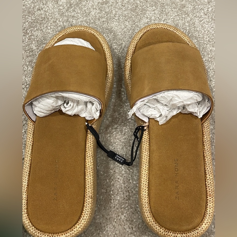 Zara Home Sandals. Never worn. Size 8. 100% leather. Spring season 2023.